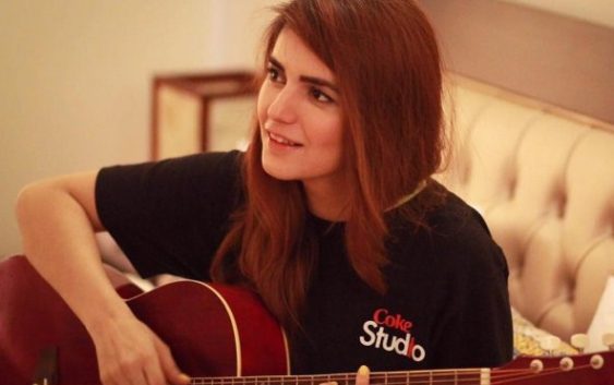 Momina secretly has a crush on Justin Bieber