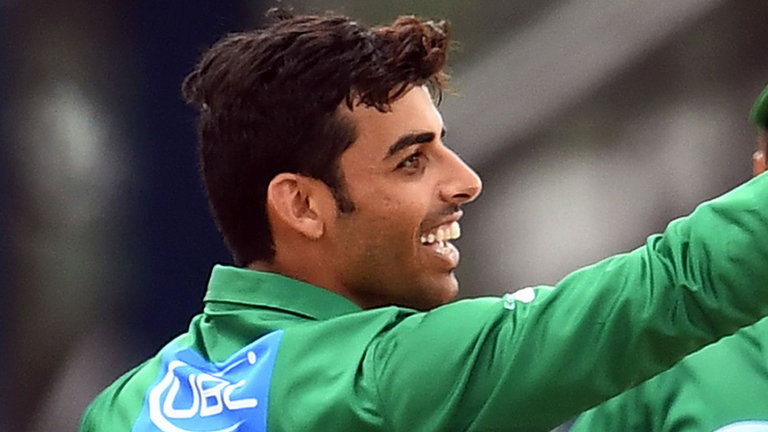 Shadab Khan Slid into a Pakistani Girl’s DMs on Twitter and They Had the Most Awkward Conversation